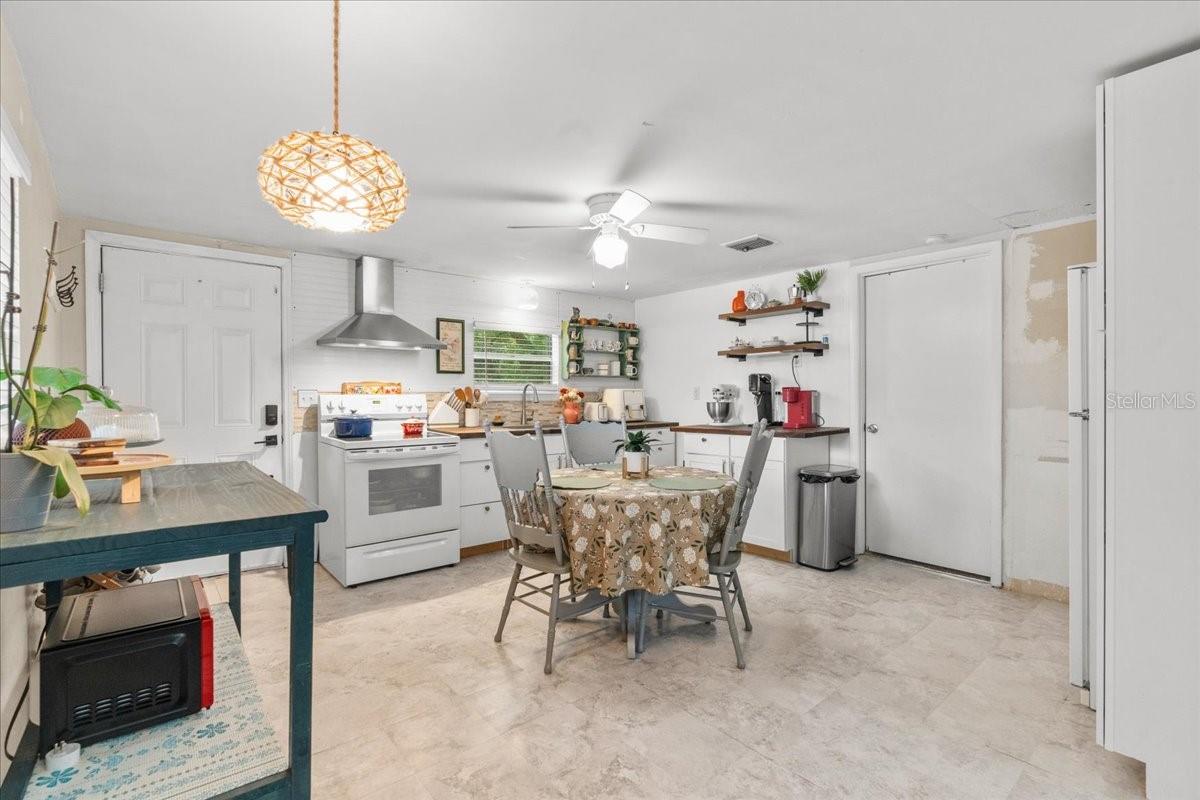 1401 E VOORHIS AVE, DELAND, FL, 32724