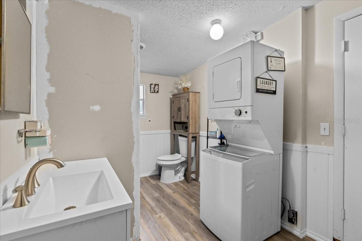 1401 E VOORHIS AVE, DELAND, FL, 32724