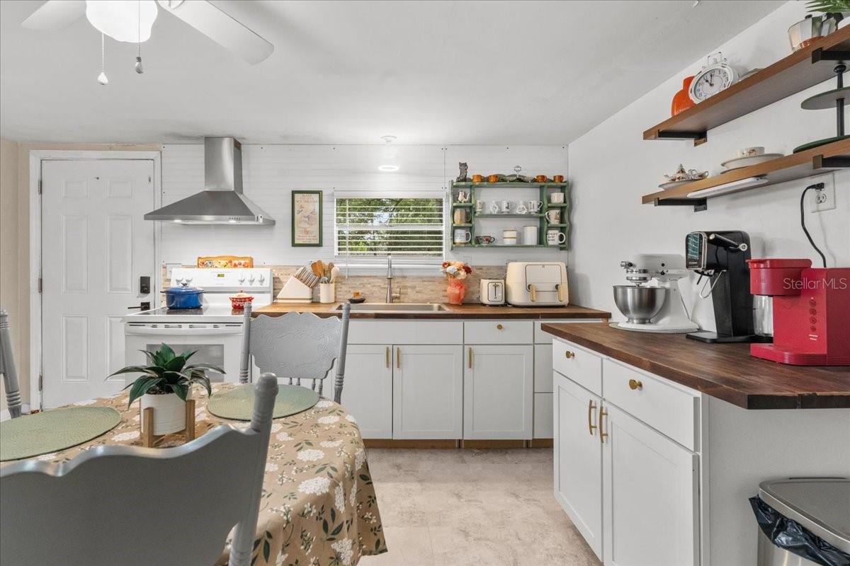 1401 E VOORHIS AVE, DELAND, FL, 32724