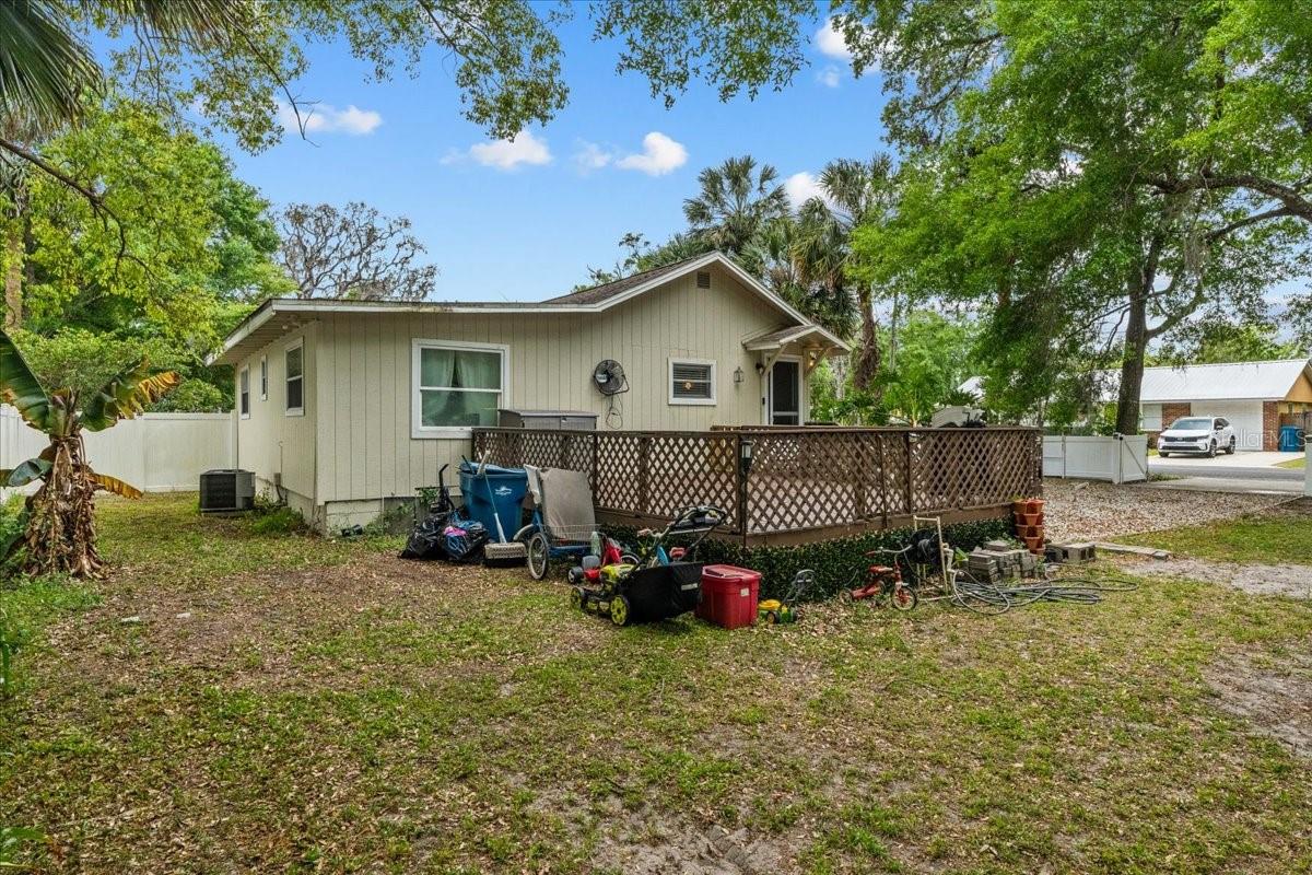 1401 E VOORHIS AVE, DELAND, FL, 32724