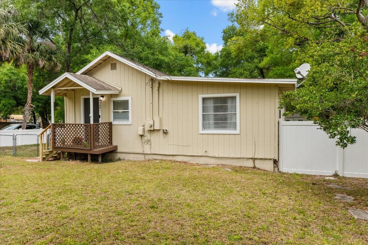 1401 E VOORHIS AVE, DELAND, FL, 32724