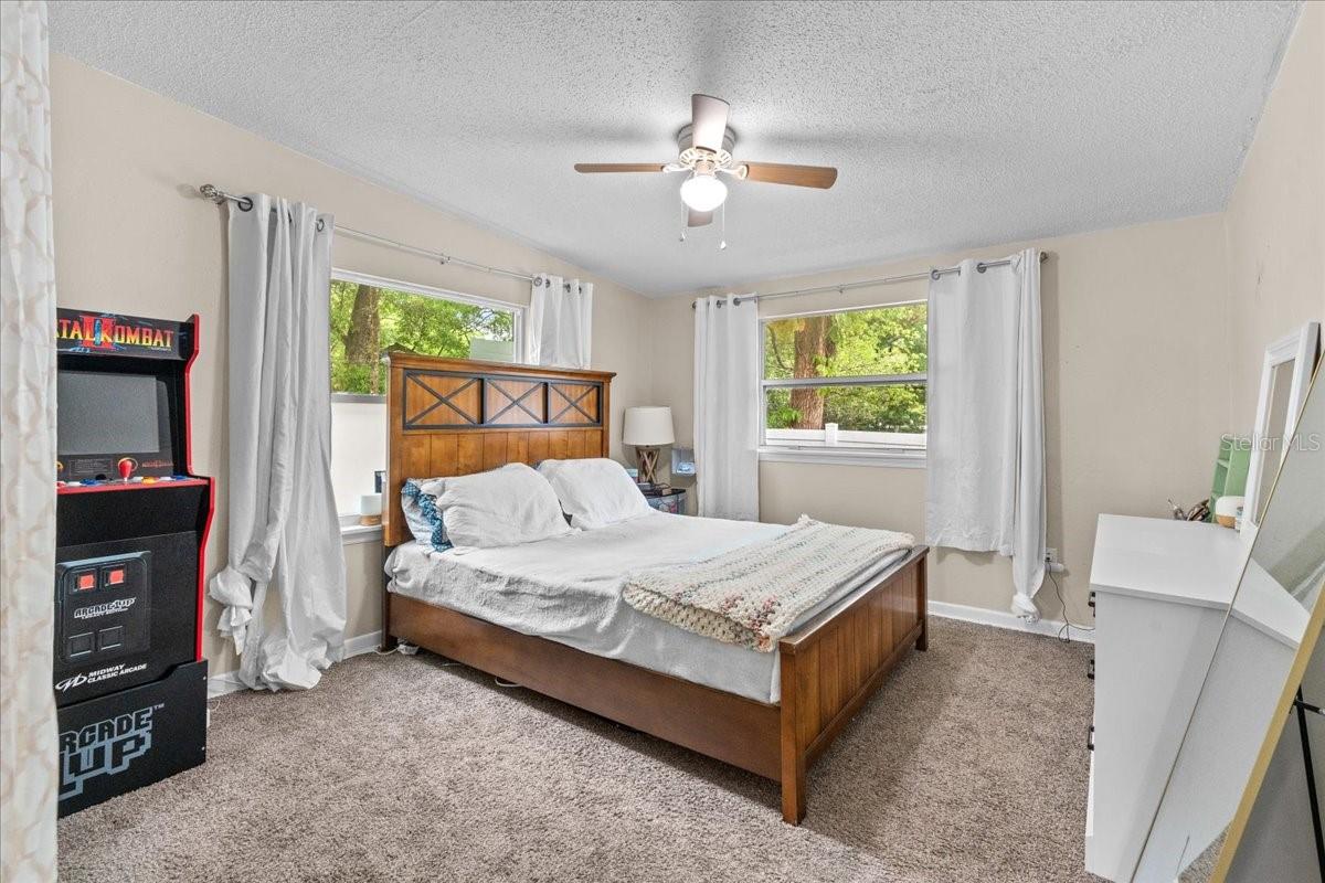 1401 E VOORHIS AVE, DELAND, FL, 32724