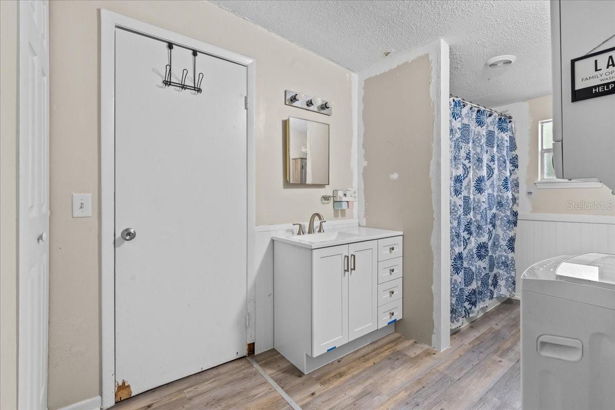 1401 E VOORHIS AVE, DELAND, FL, 32724