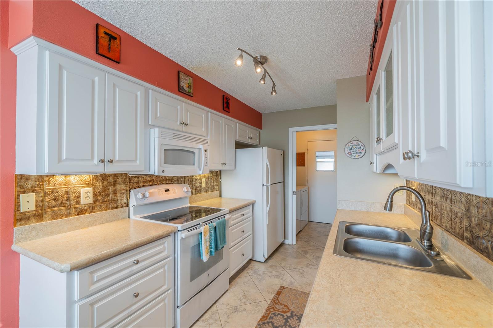 1933 GRAND CYPRESS LN, SUN CITY CENTER, FL, 33573