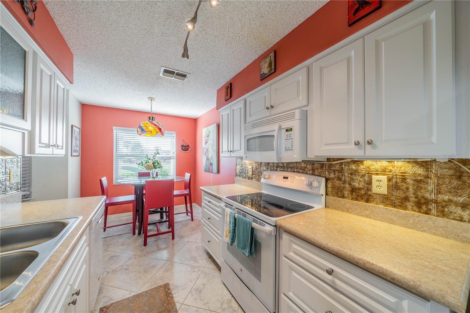 1933 GRAND CYPRESS LN, SUN CITY CENTER, FL, 33573