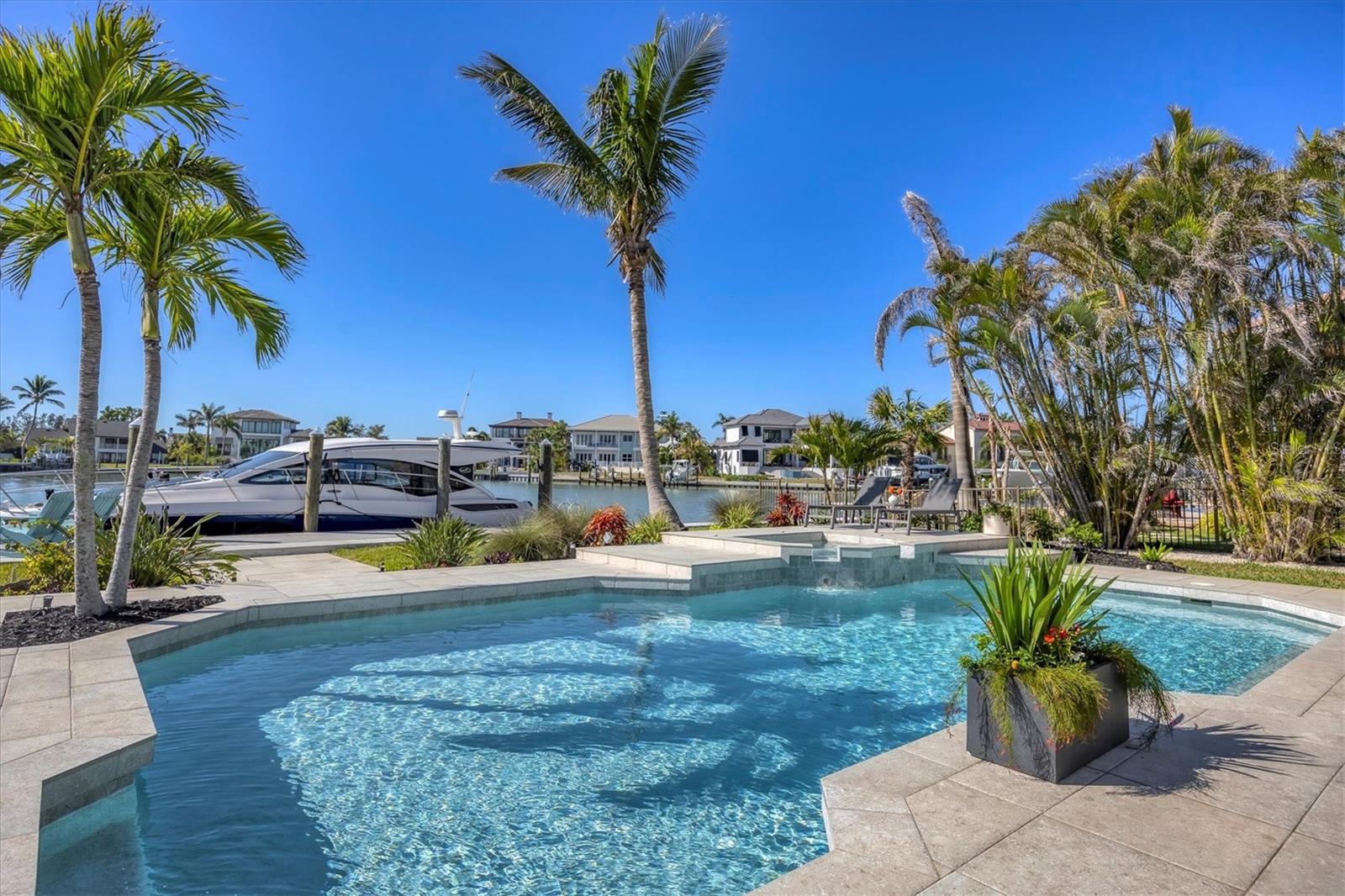 810 SIESTA DR, SARASOTA, FL, 34242