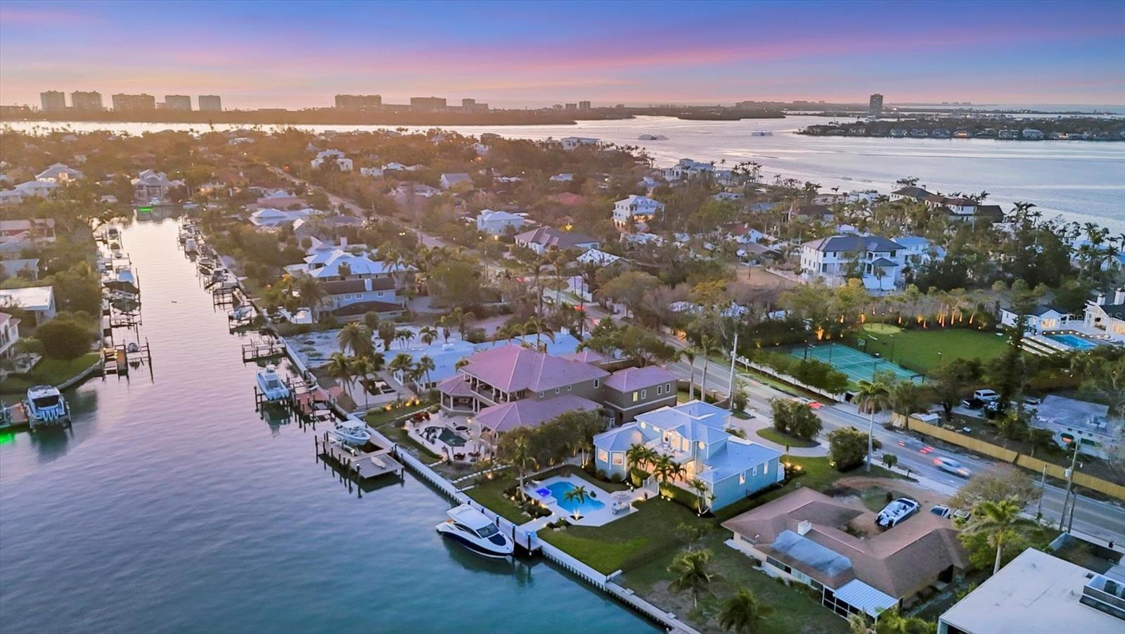 810 SIESTA DR, SARASOTA, FL, 34242