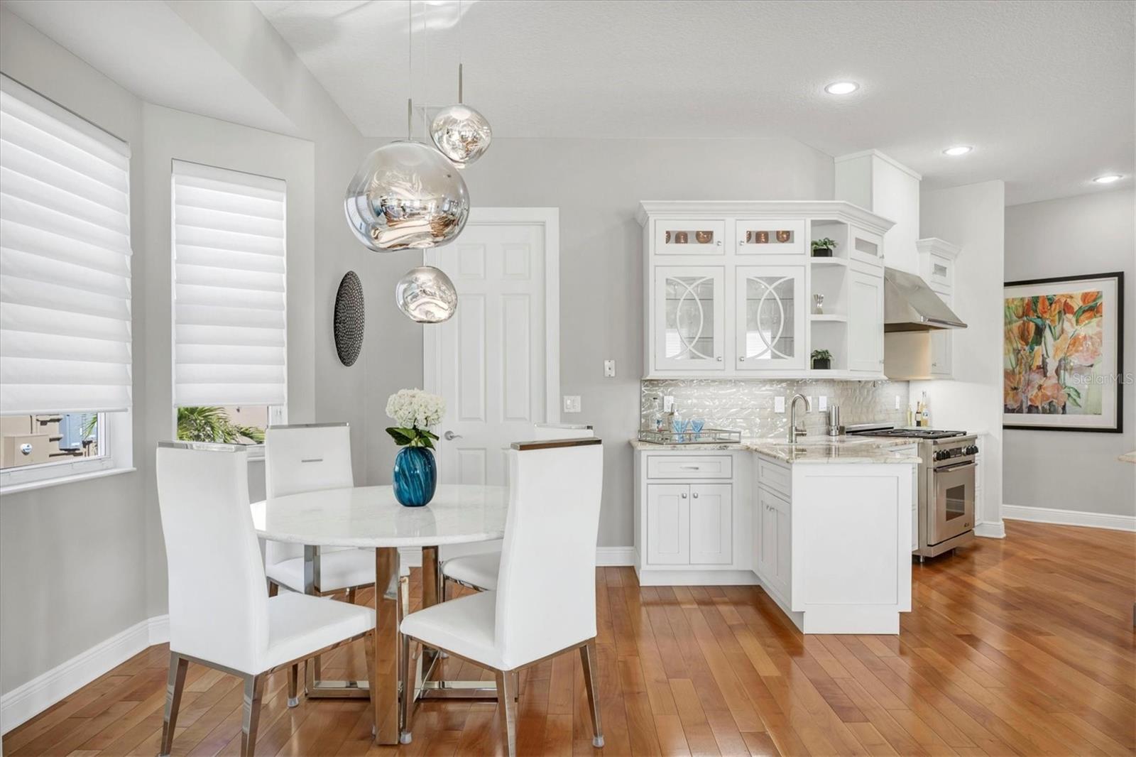 810 SIESTA DR, SARASOTA, FL, 34242