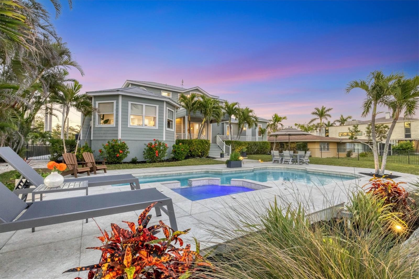 810 SIESTA DR, SARASOTA, FL, 34242