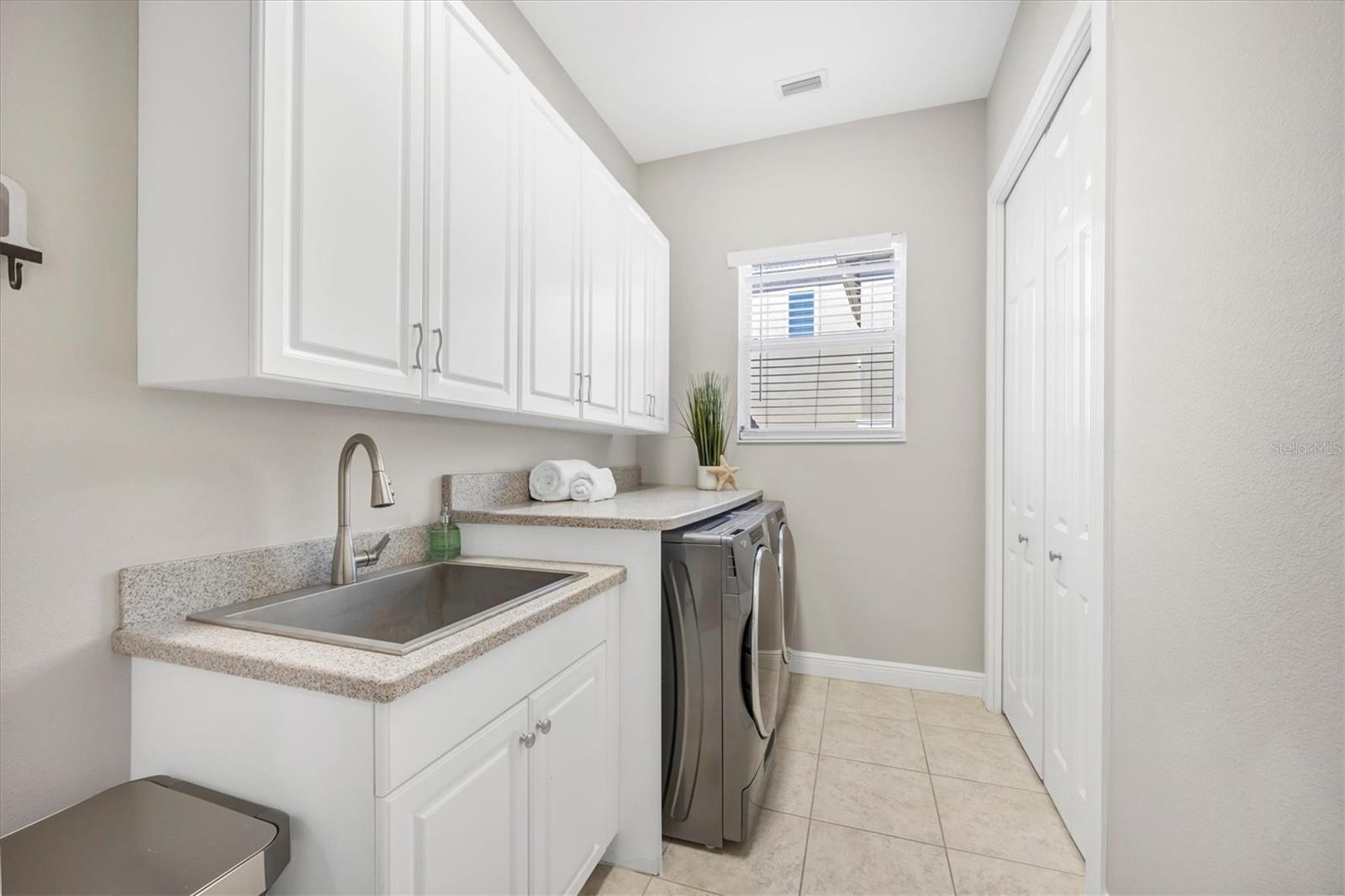 810 SIESTA DR, SARASOTA, FL, 34242