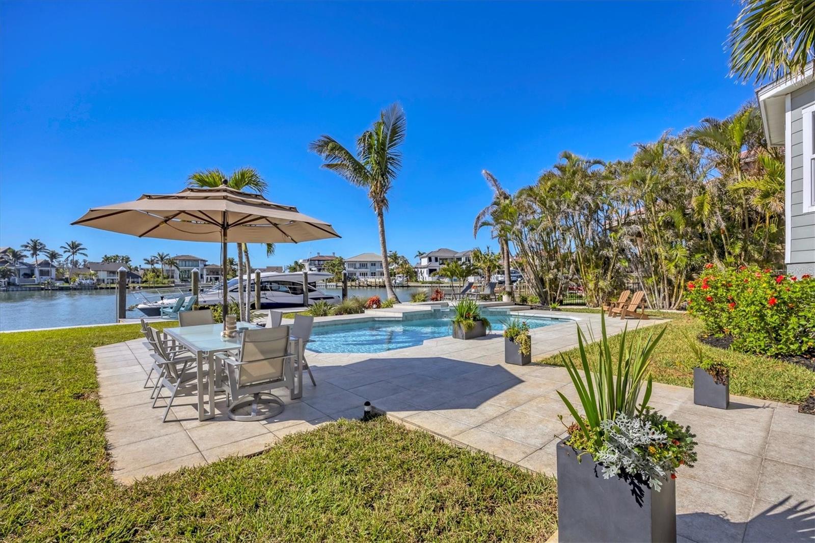 810 SIESTA DR, SARASOTA, FL, 34242