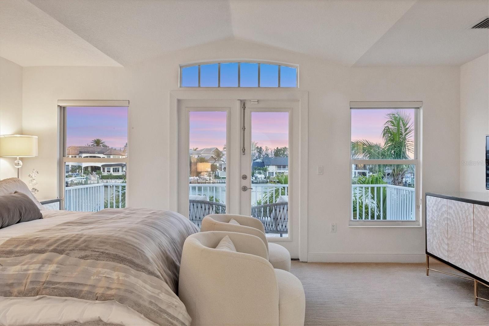 810 SIESTA DR, SARASOTA, FL, 34242