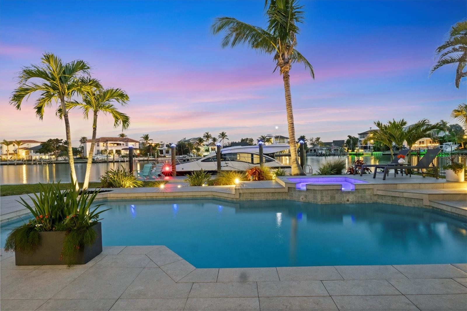 810 SIESTA DR, SARASOTA, FL, 34242