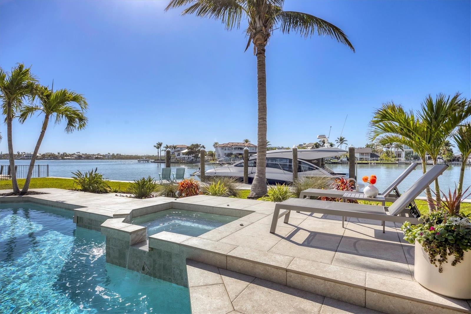 810 SIESTA DR, SARASOTA, FL, 34242