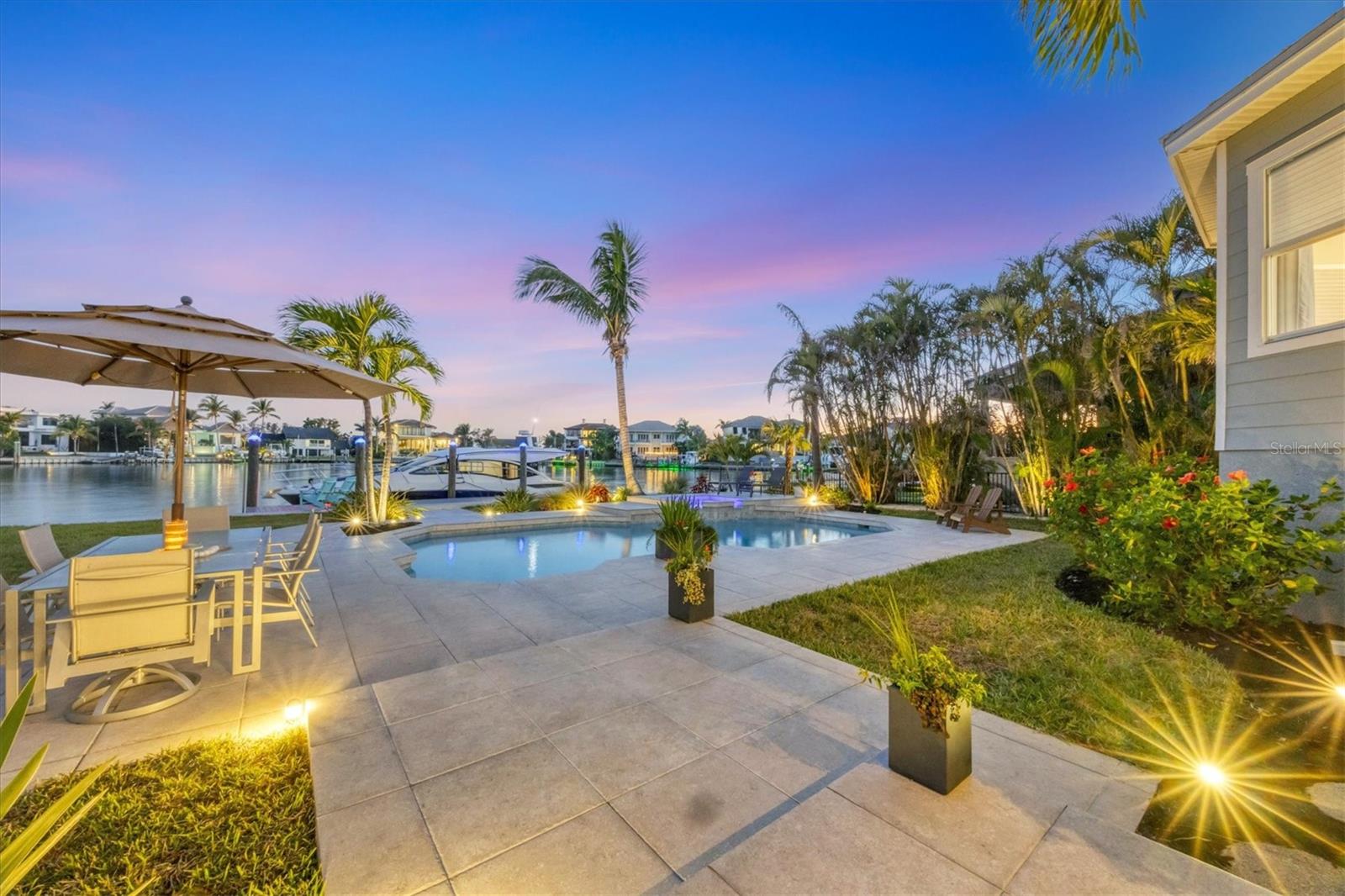 810 SIESTA DR, SARASOTA, FL, 34242