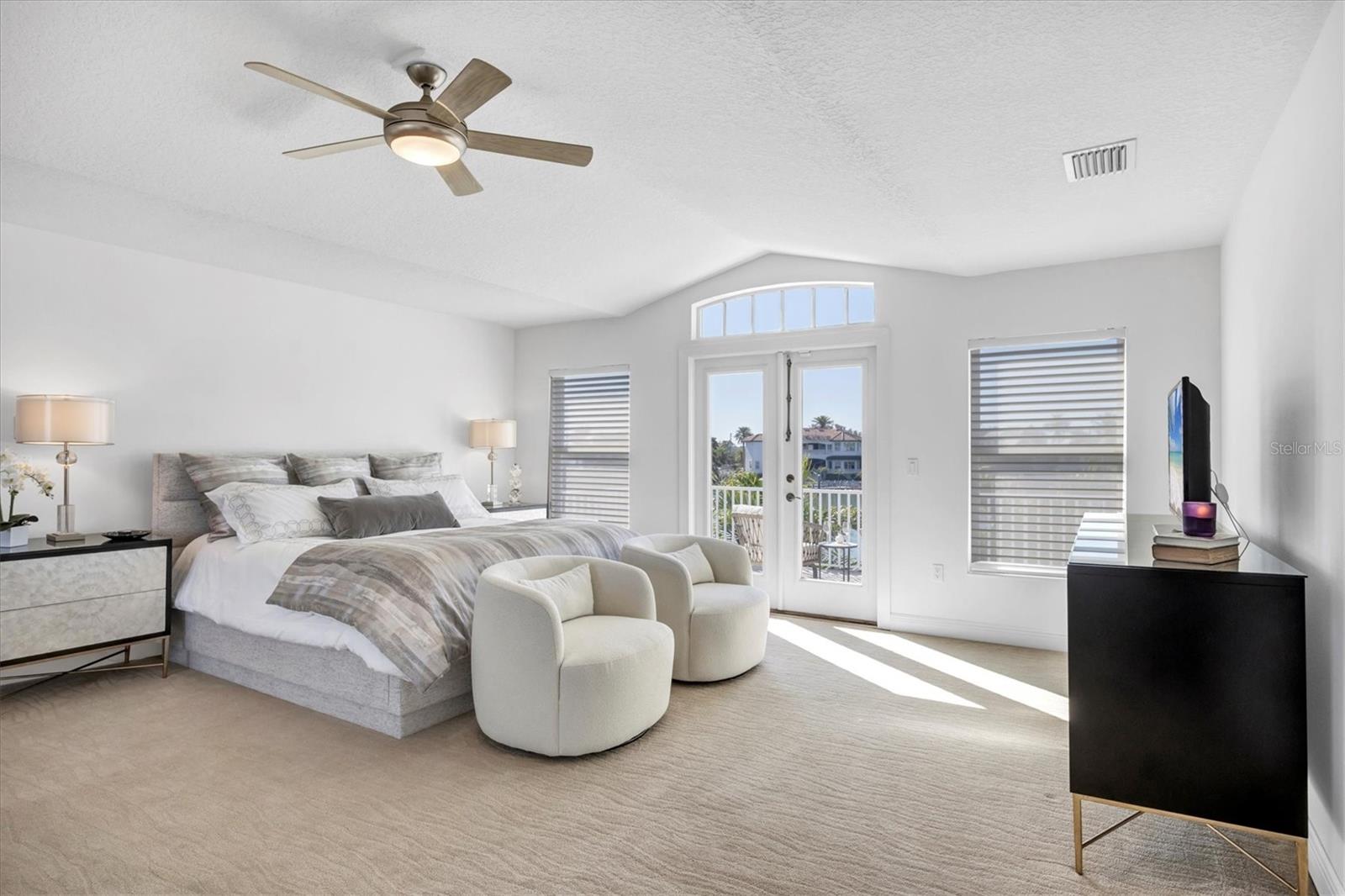 810 SIESTA DR, SARASOTA, FL, 34242
