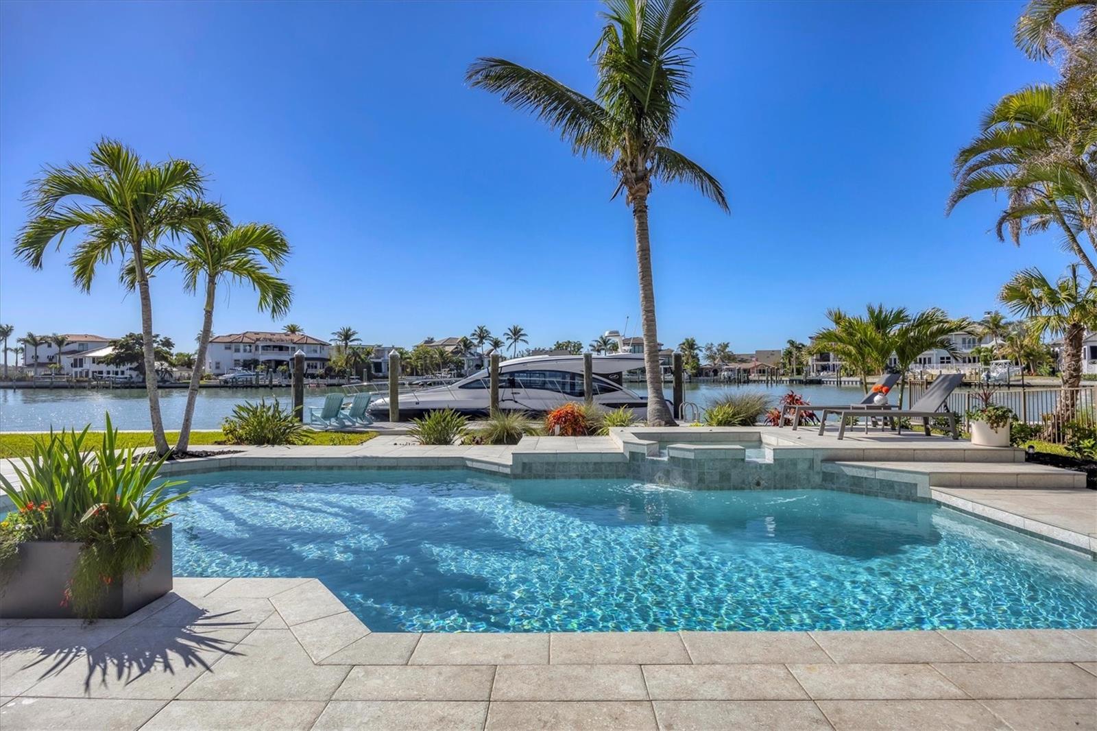 810 SIESTA DR, SARASOTA, FL, 34242