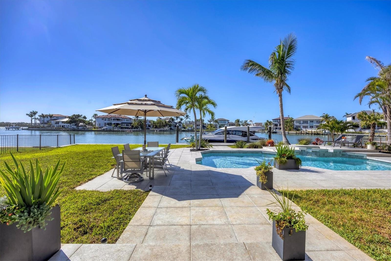 810 SIESTA DR, SARASOTA, FL, 34242