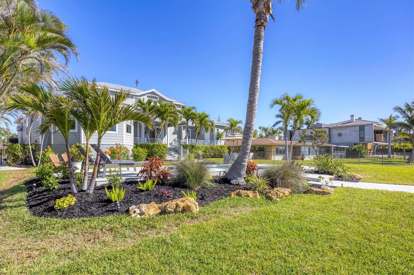 810 SIESTA DR, SARASOTA, FL, 34242