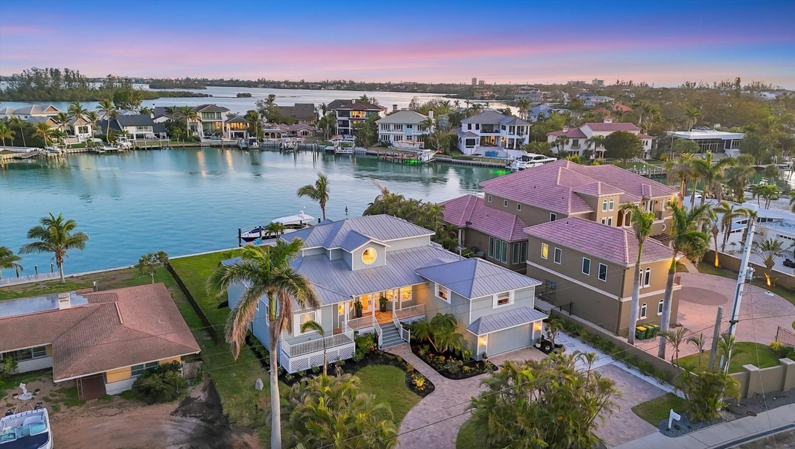 810 SIESTA DR, SARASOTA, FL, 34242