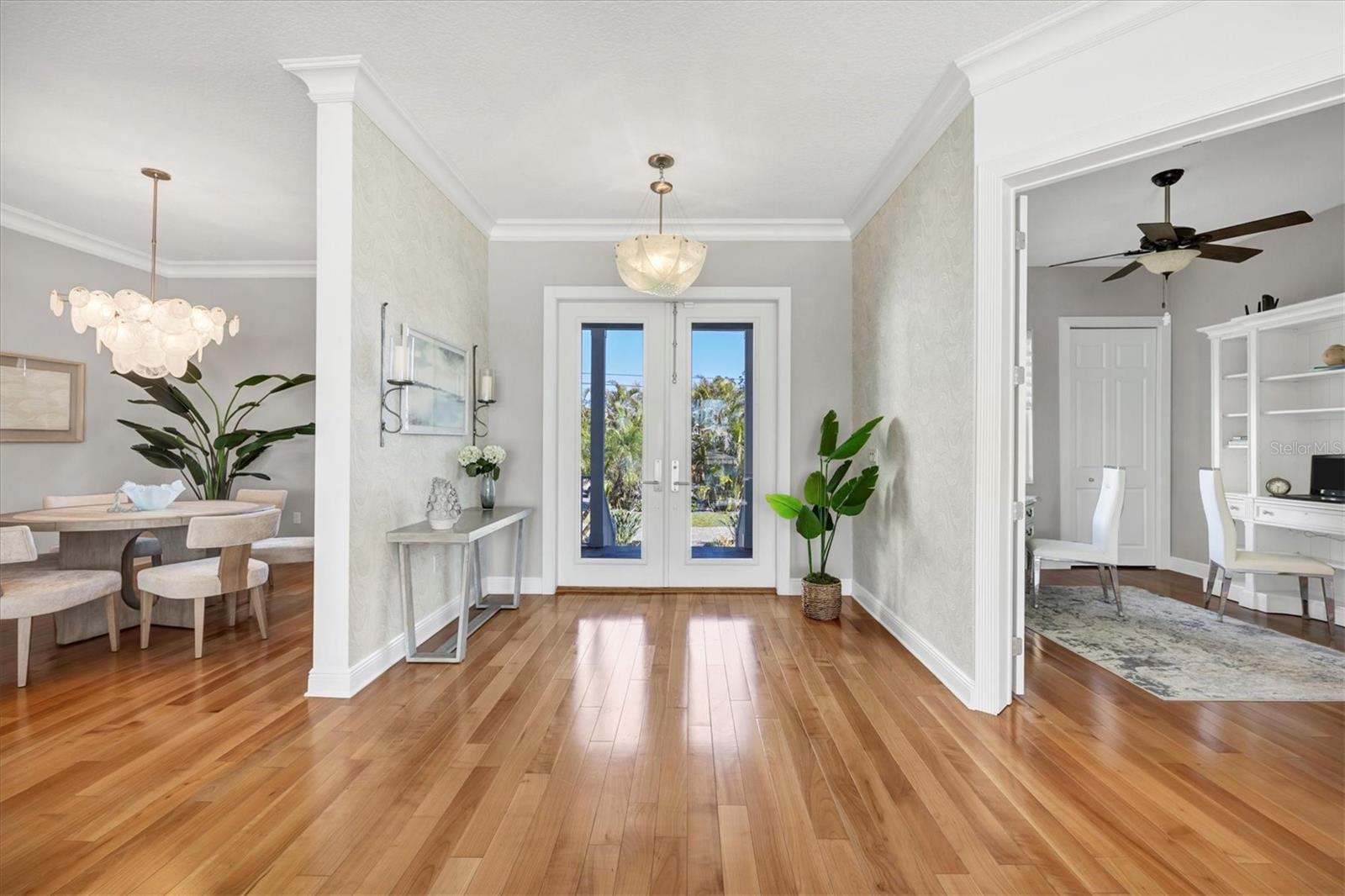 810 SIESTA DR, SARASOTA, FL, 34242