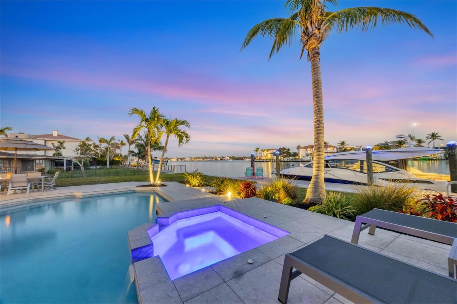 810 SIESTA DR, SARASOTA, FL, 34242