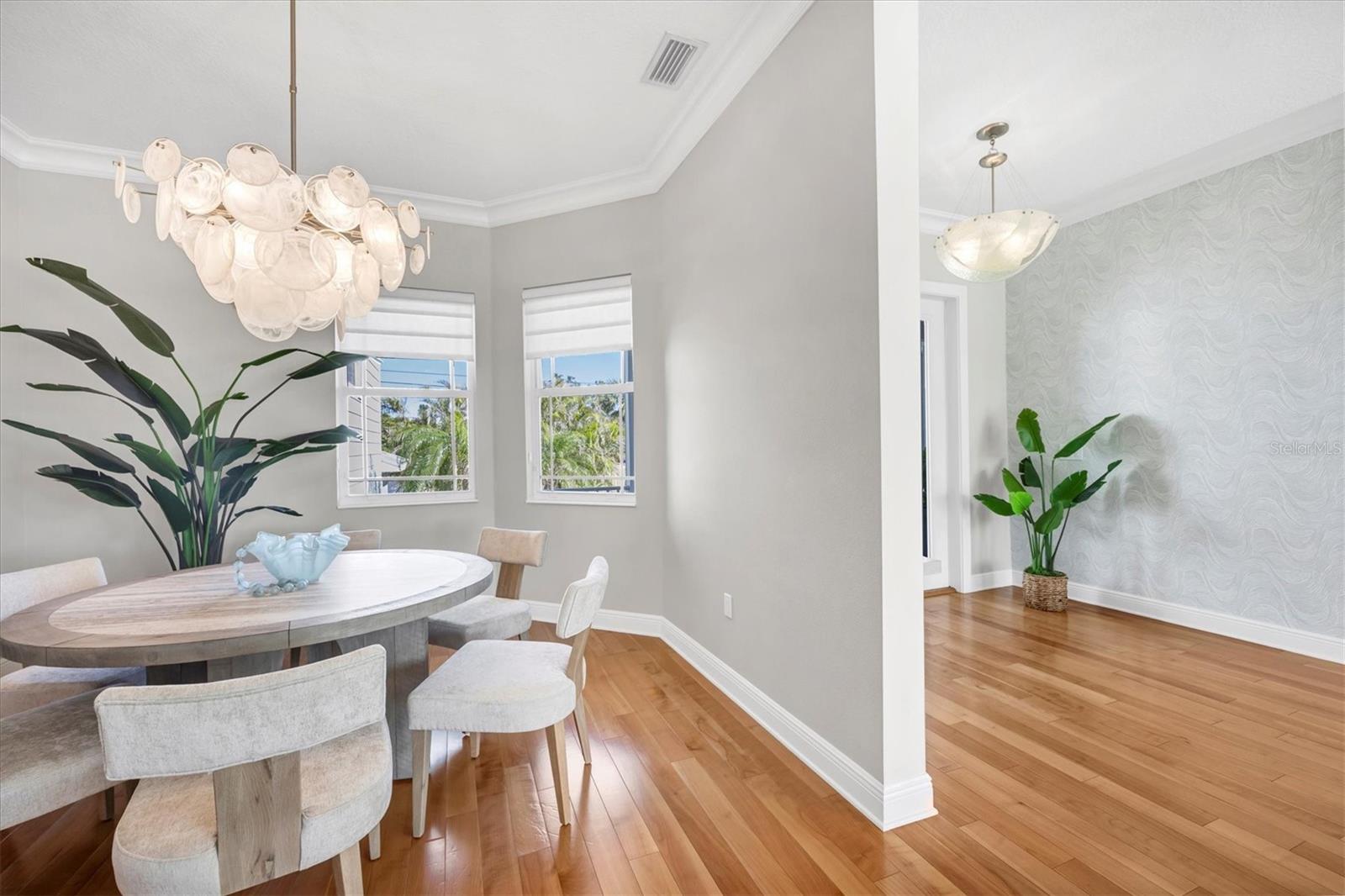 810 SIESTA DR, SARASOTA, FL, 34242