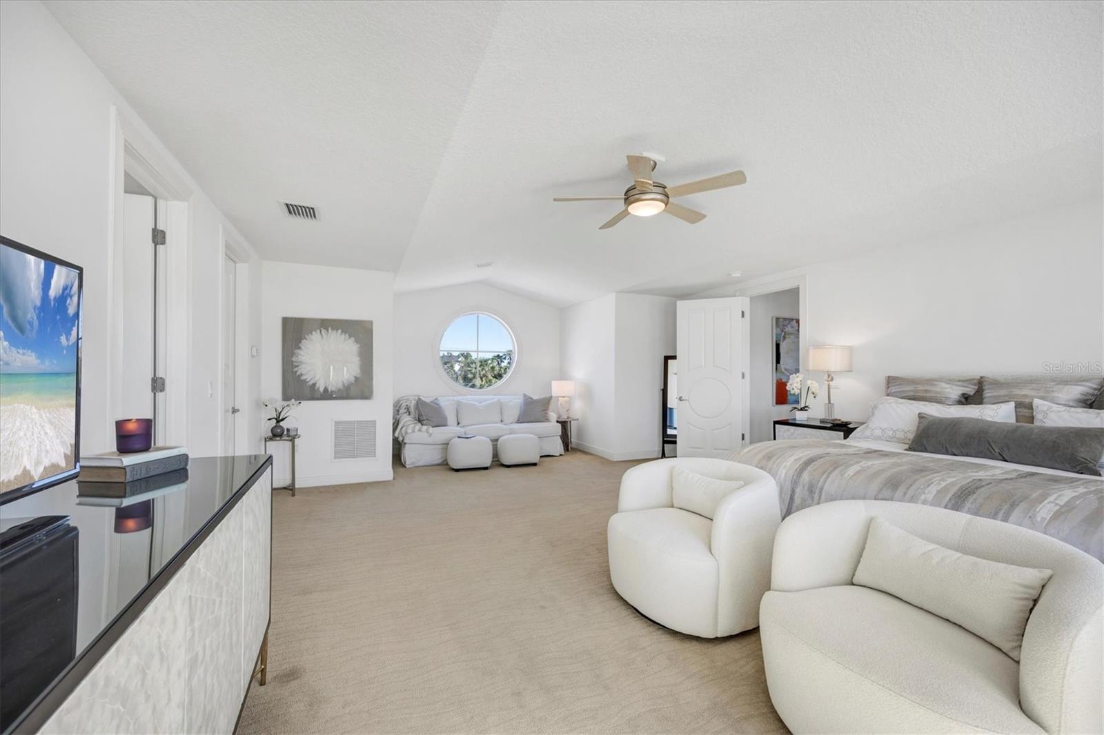 810 SIESTA DR, SARASOTA, FL, 34242