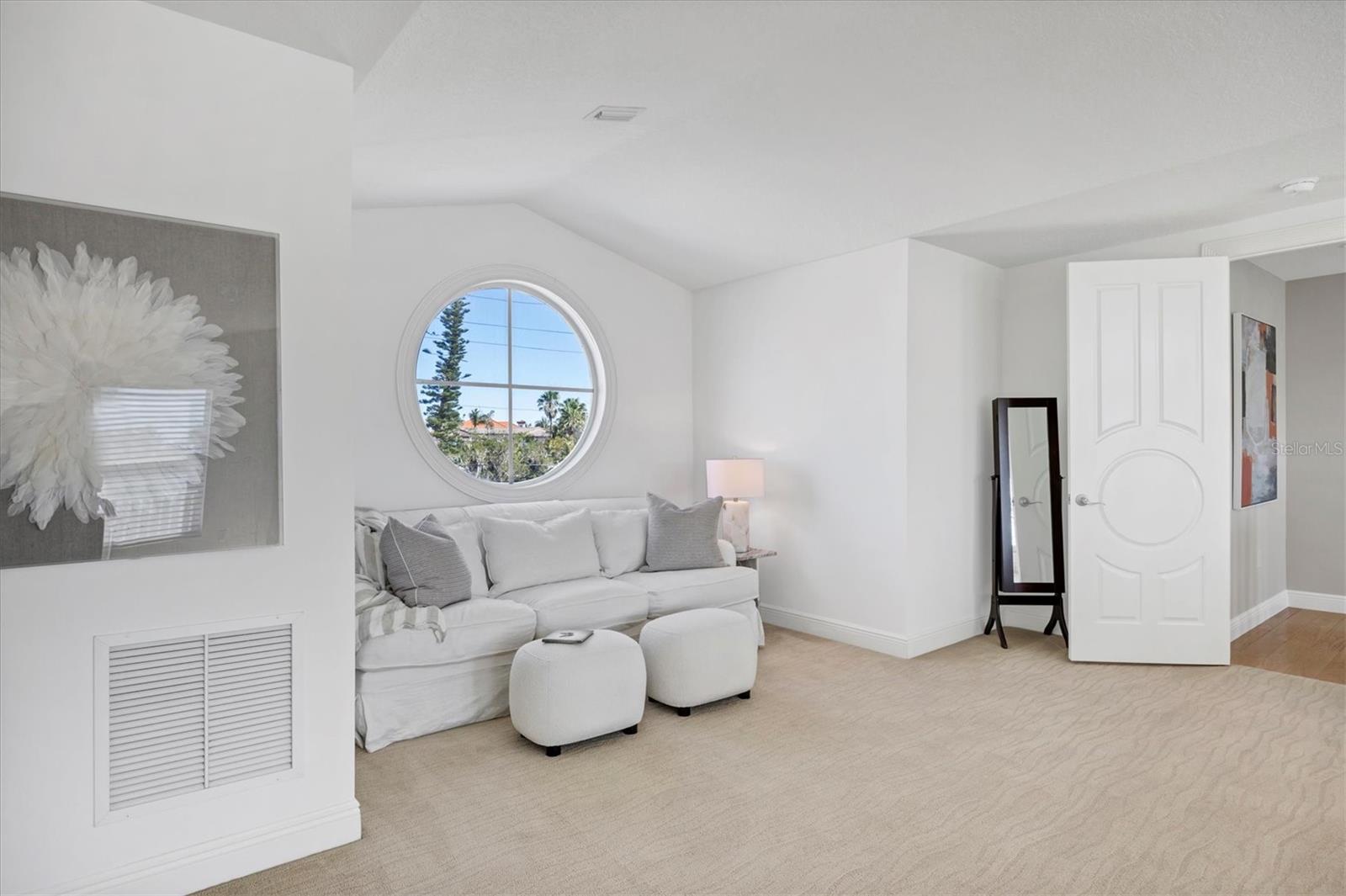810 SIESTA DR, SARASOTA, FL, 34242