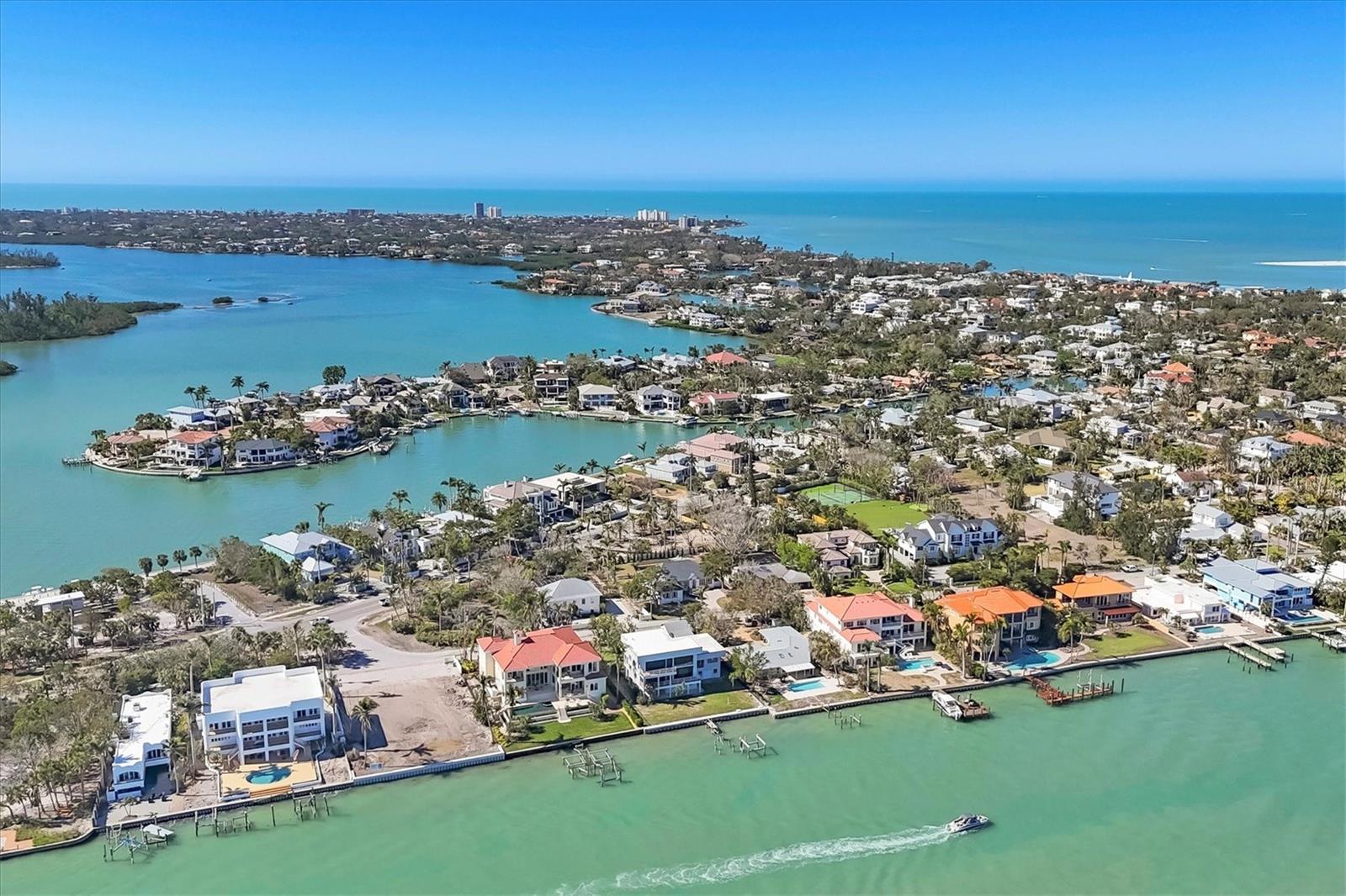 810 SIESTA DR, SARASOTA, FL, 34242