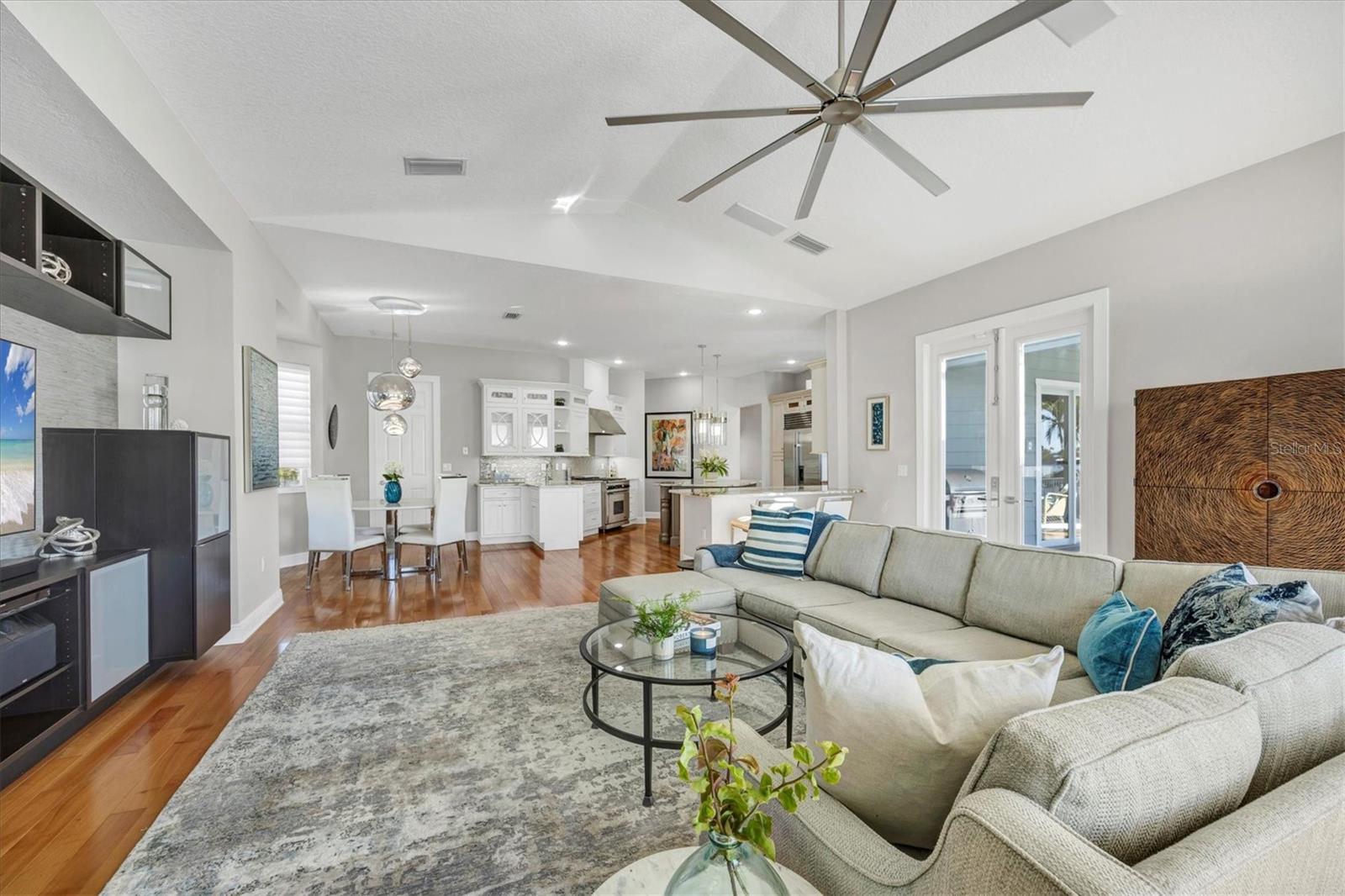 810 SIESTA DR, SARASOTA, FL, 34242