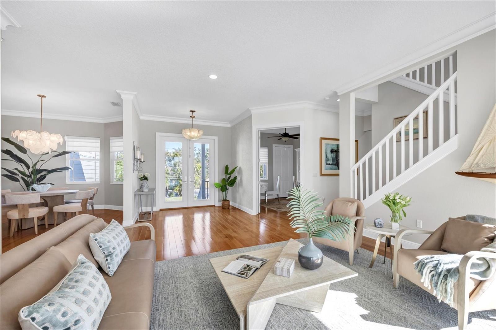 810 SIESTA DR, SARASOTA, FL, 34242