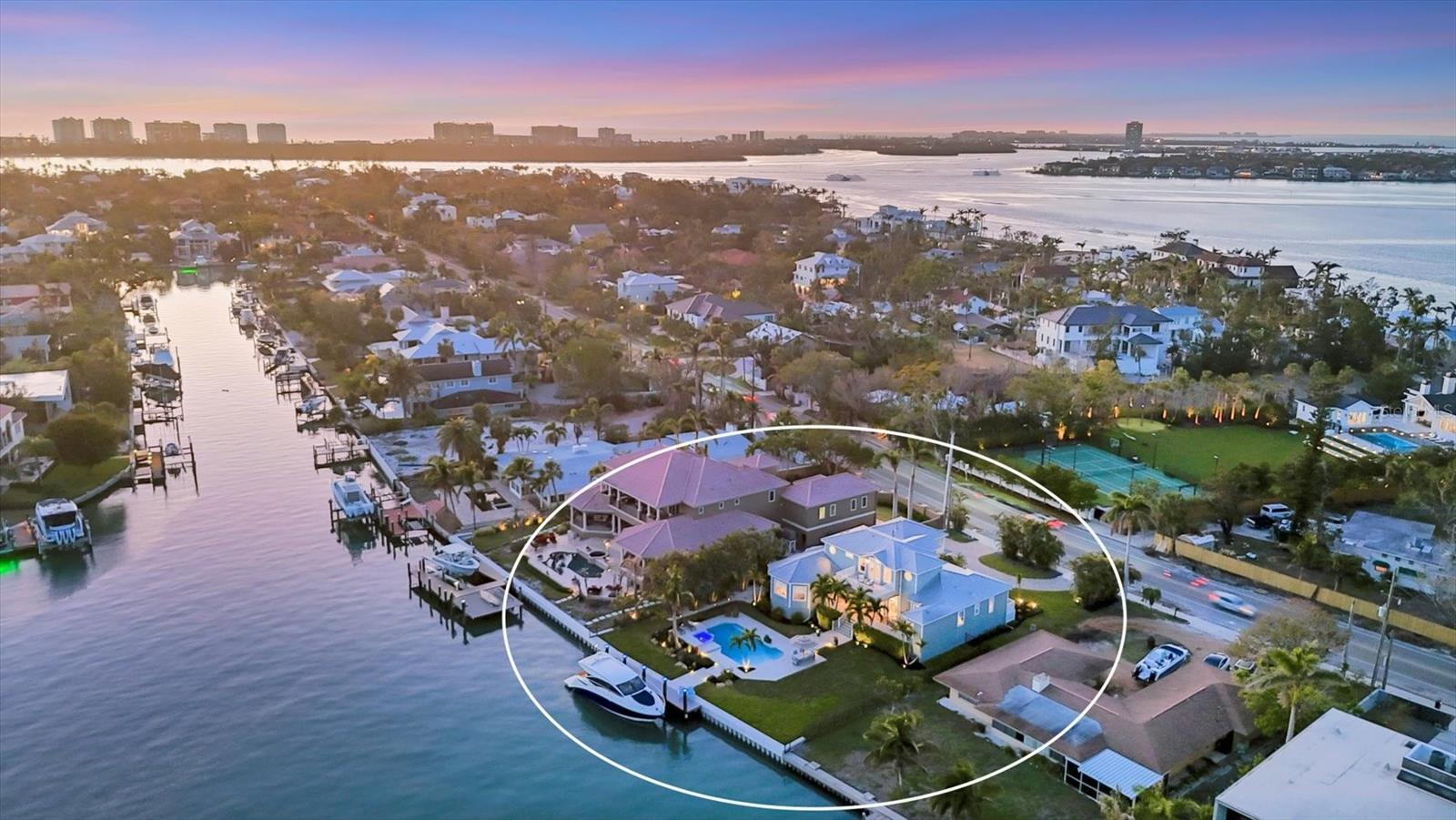810 SIESTA DR, SARASOTA, FL, 34242