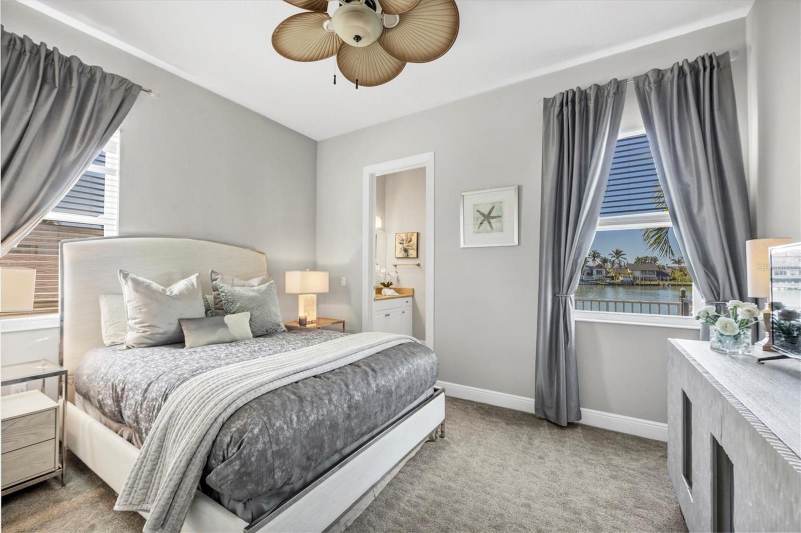 810 SIESTA DR, SARASOTA, FL, 34242