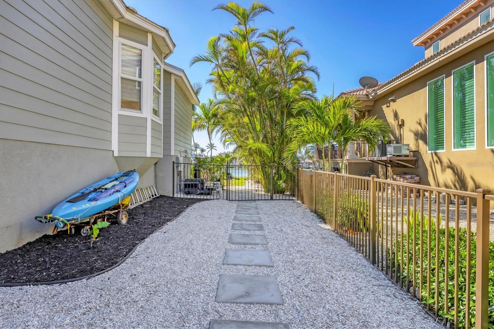 810 SIESTA DR, SARASOTA, FL, 34242