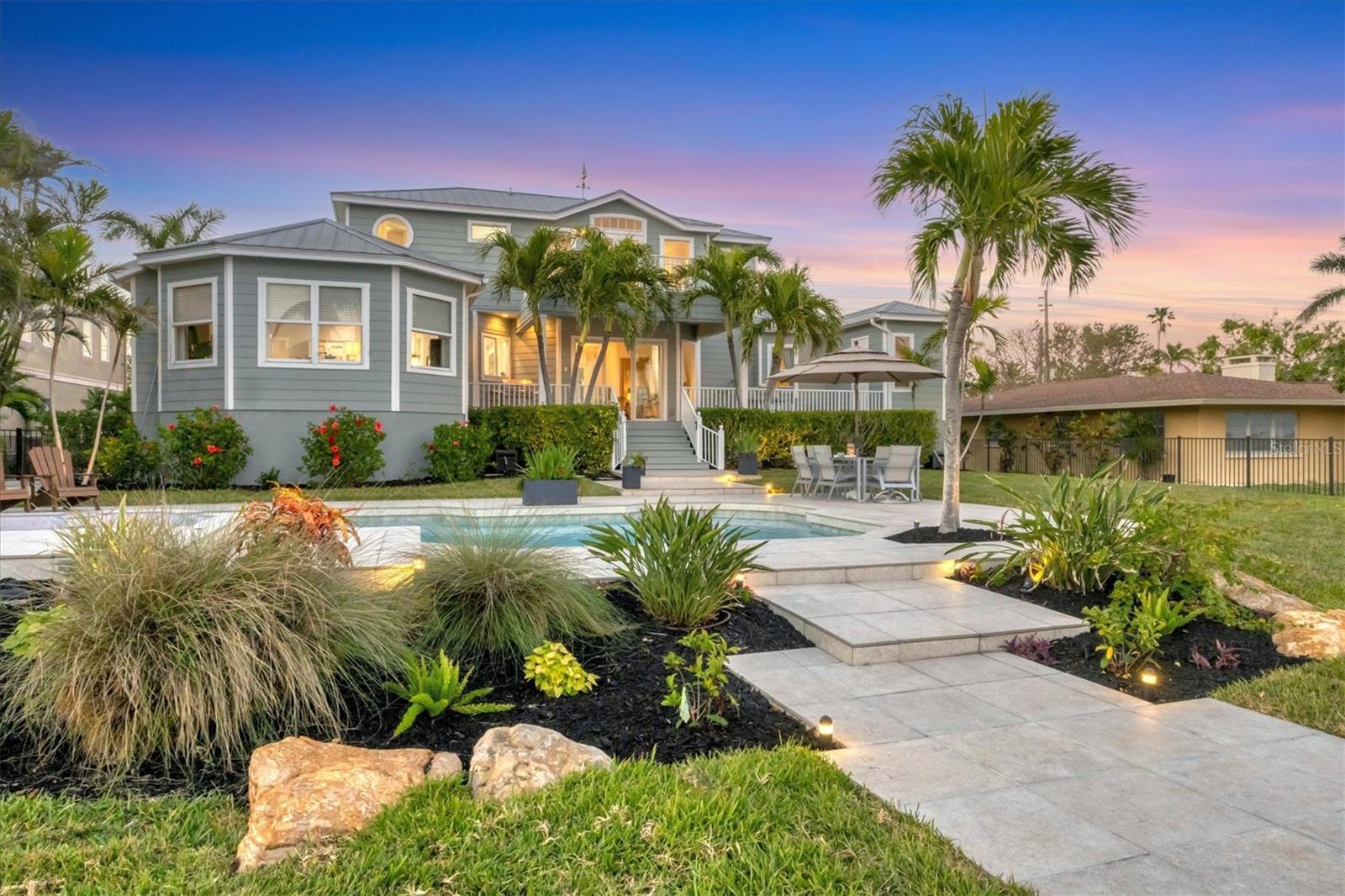 810 SIESTA DR, SARASOTA, FL, 34242