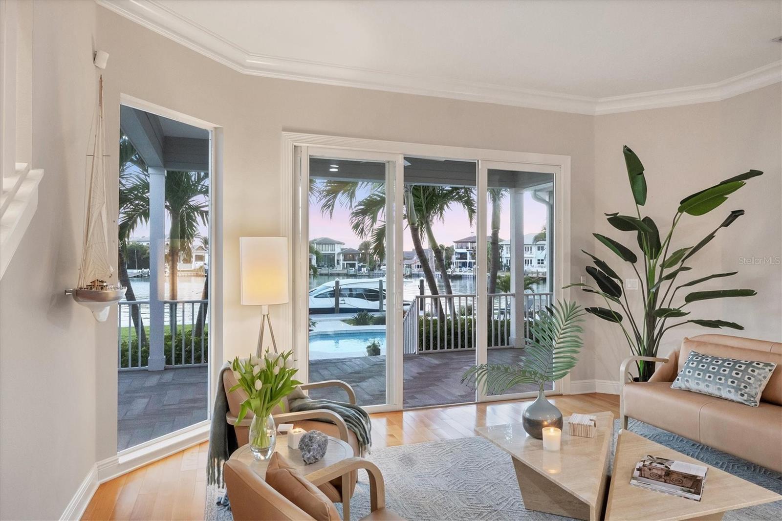 810 SIESTA DR, SARASOTA, FL, 34242