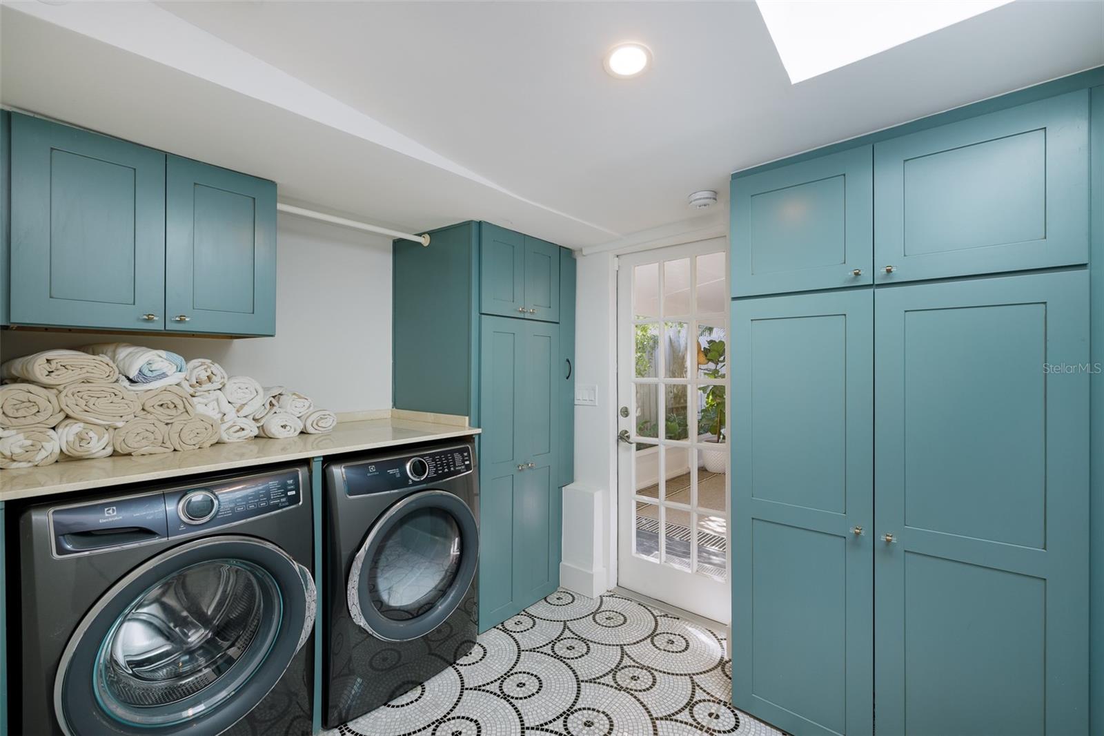 2521 DRIFTWOOD RD SE, ST PETERSBURG, FL, 33705