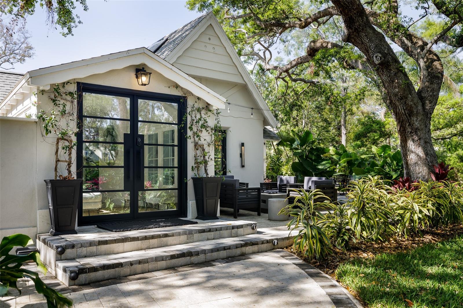 2521 DRIFTWOOD RD SE, ST PETERSBURG, FL, 33705