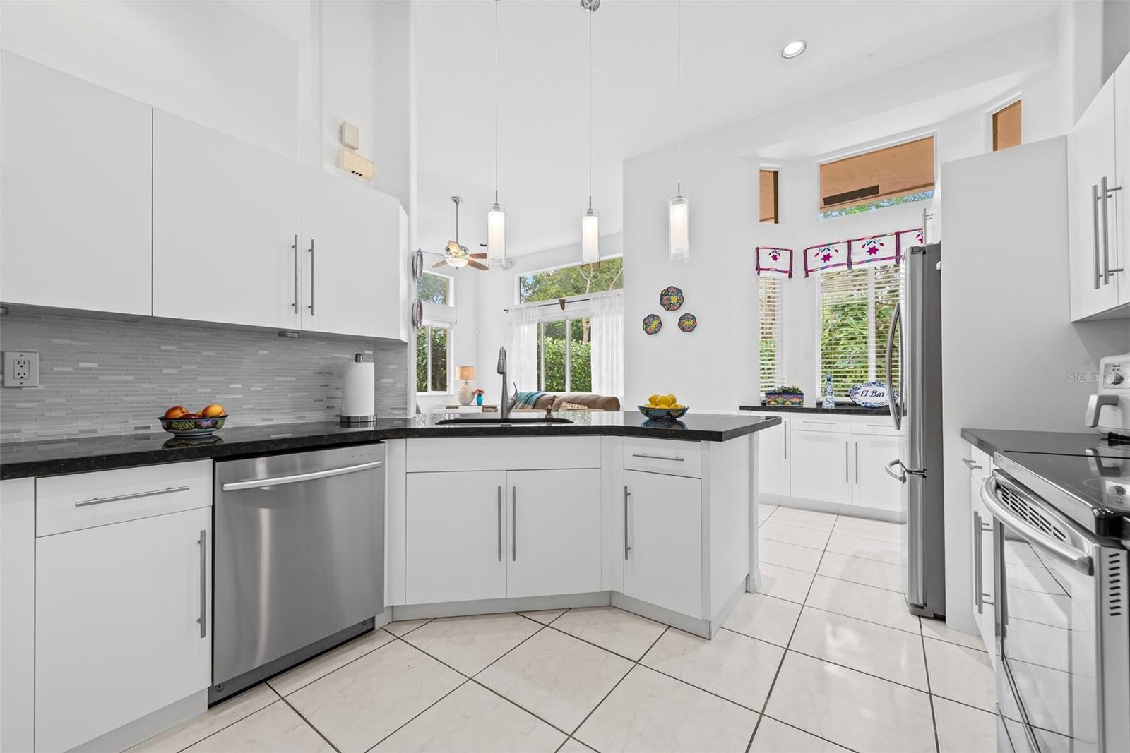 821 CRESTVIEW CIR, WESTON, FL, 33327