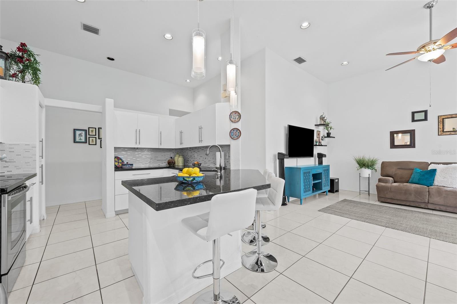 821 CRESTVIEW CIR, WESTON, FL, 33327