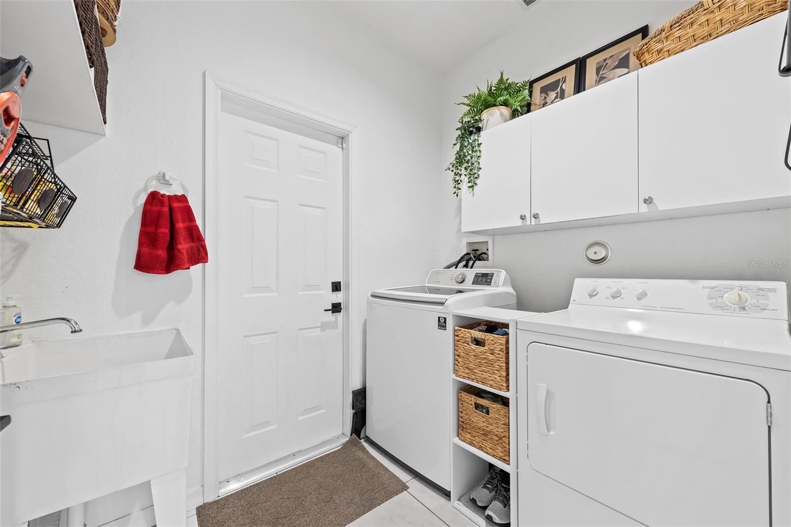 821 CRESTVIEW CIR, WESTON, FL, 33327