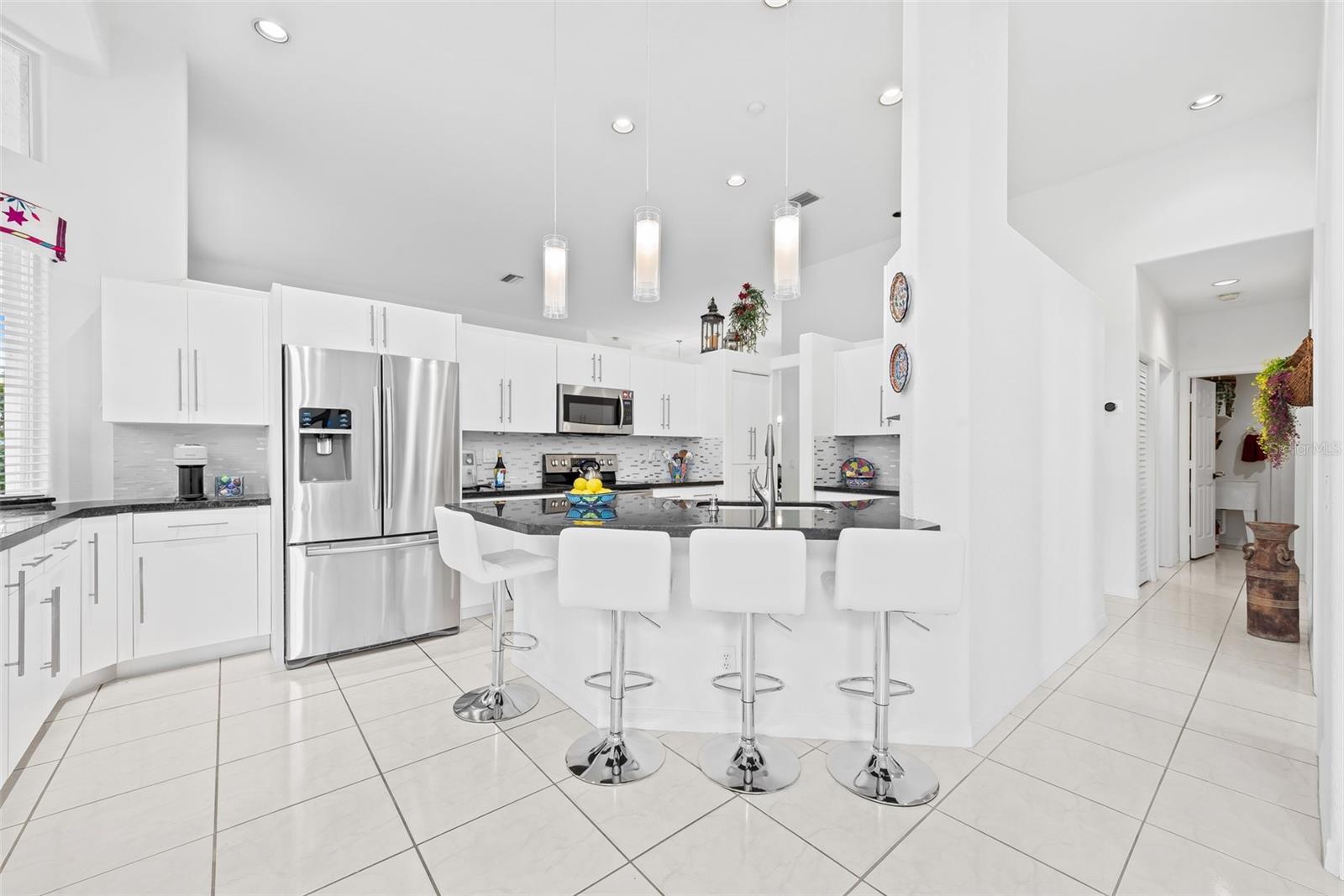 821 CRESTVIEW CIR, WESTON, FL, 33327