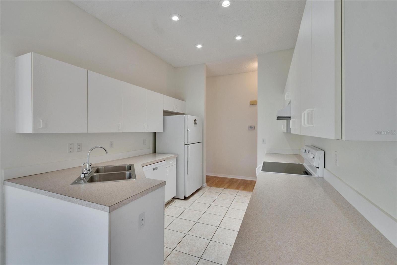 2310 MOONEY PL, SUN CITY CENTER, FL, 33573