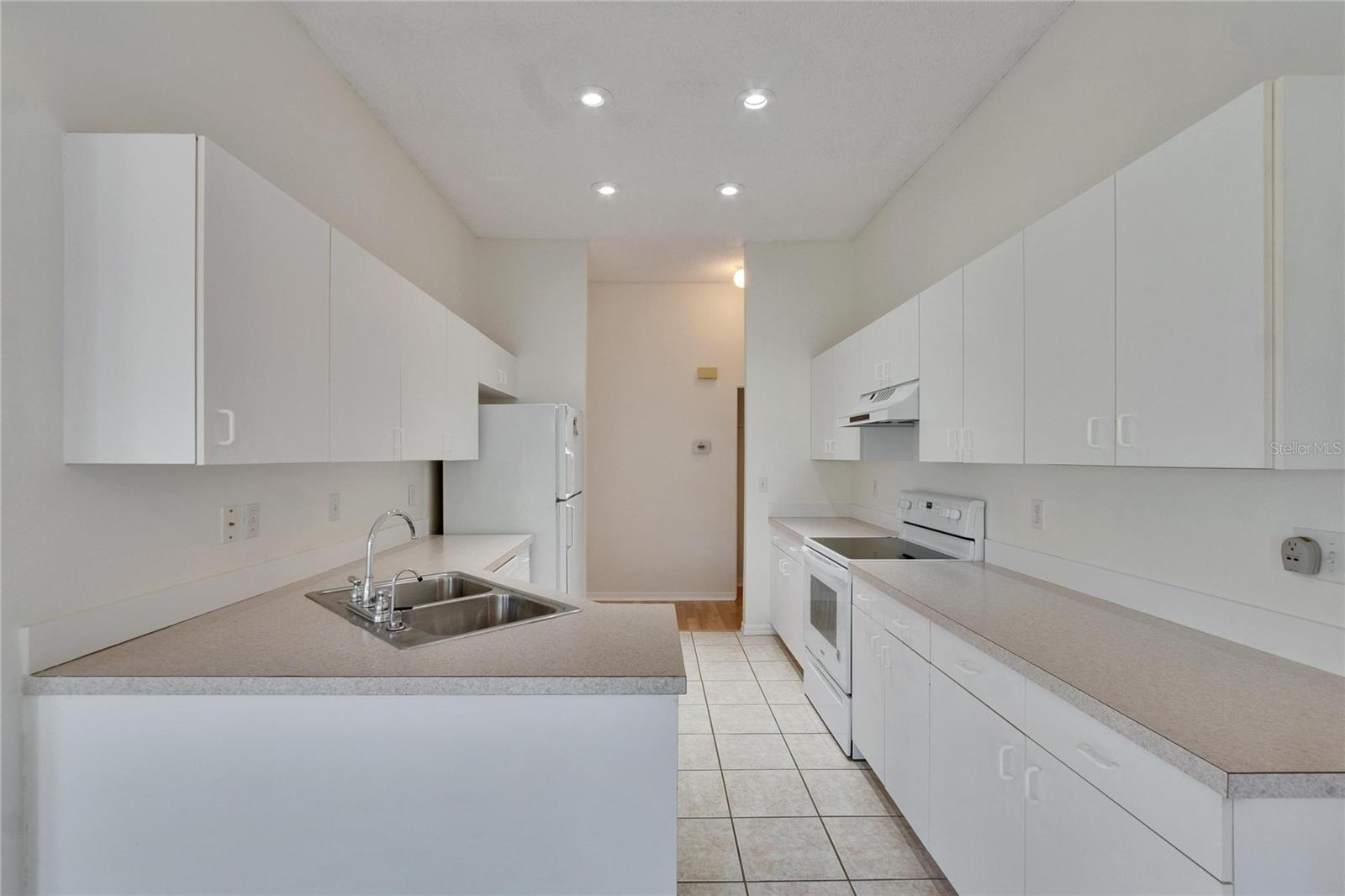 2310 MOONEY PL, SUN CITY CENTER, FL, 33573
