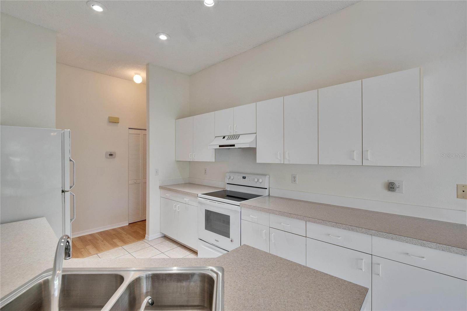 2310 MOONEY PL, SUN CITY CENTER, FL, 33573