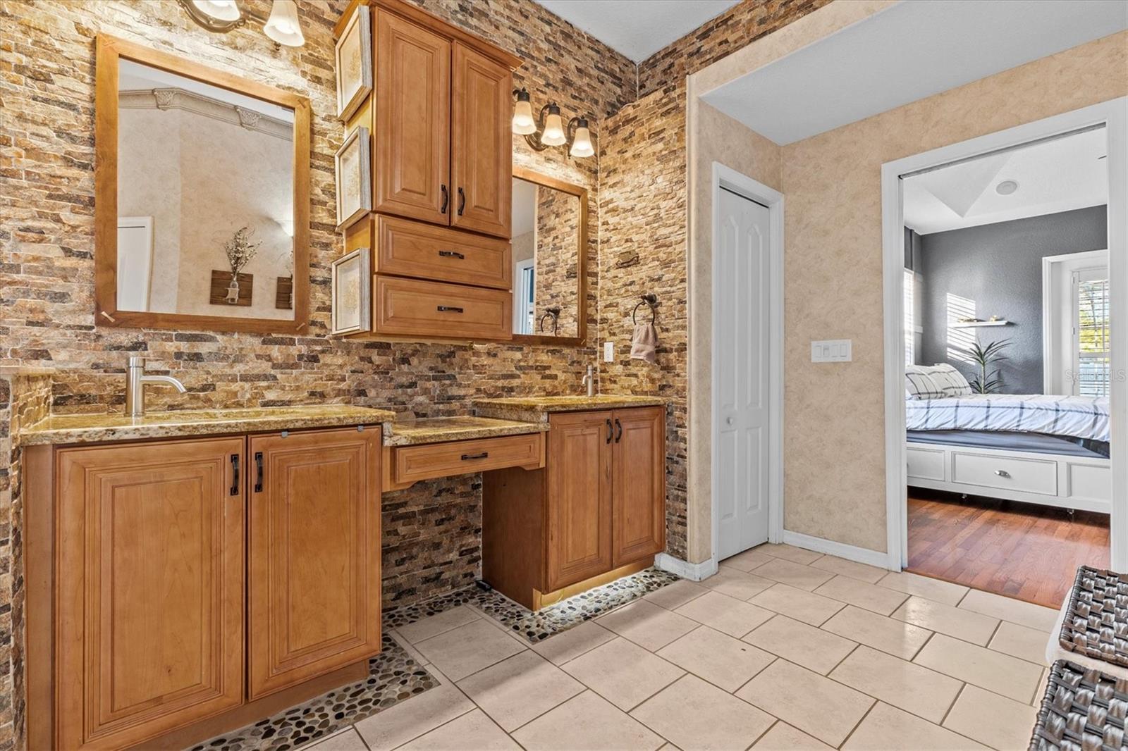 2309 VALRICO FOREST DR, VALRICO, FL, 33594