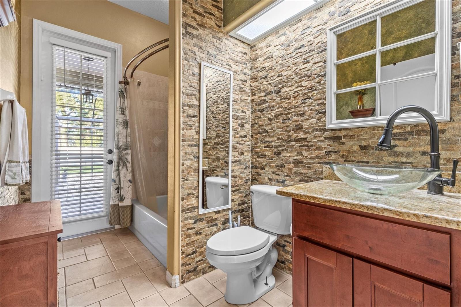 2309 VALRICO FOREST DR, VALRICO, FL, 33594