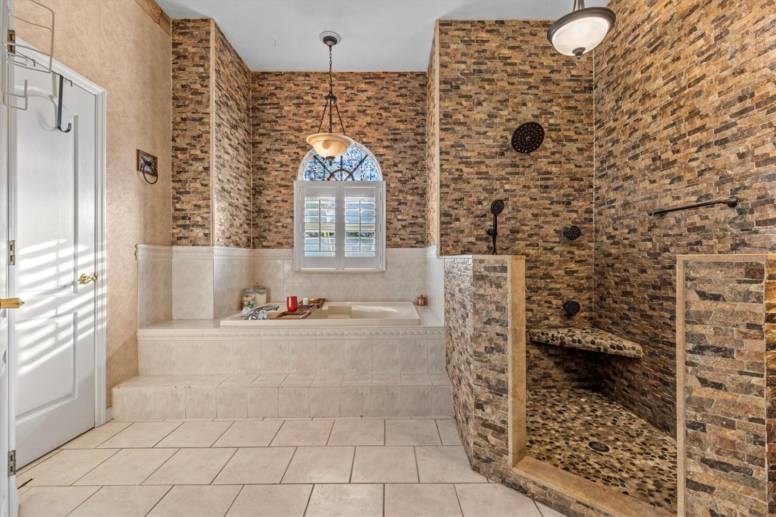 2309 VALRICO FOREST DR, VALRICO, FL, 33594