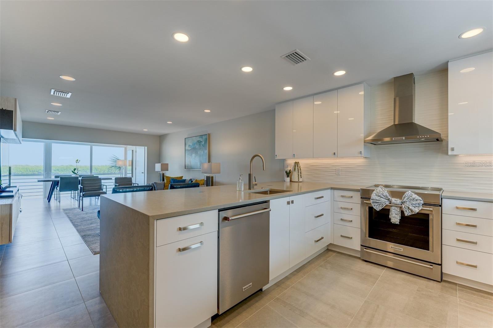 4420 EXETER DR #302, LONGBOAT KEY, FL, 34228